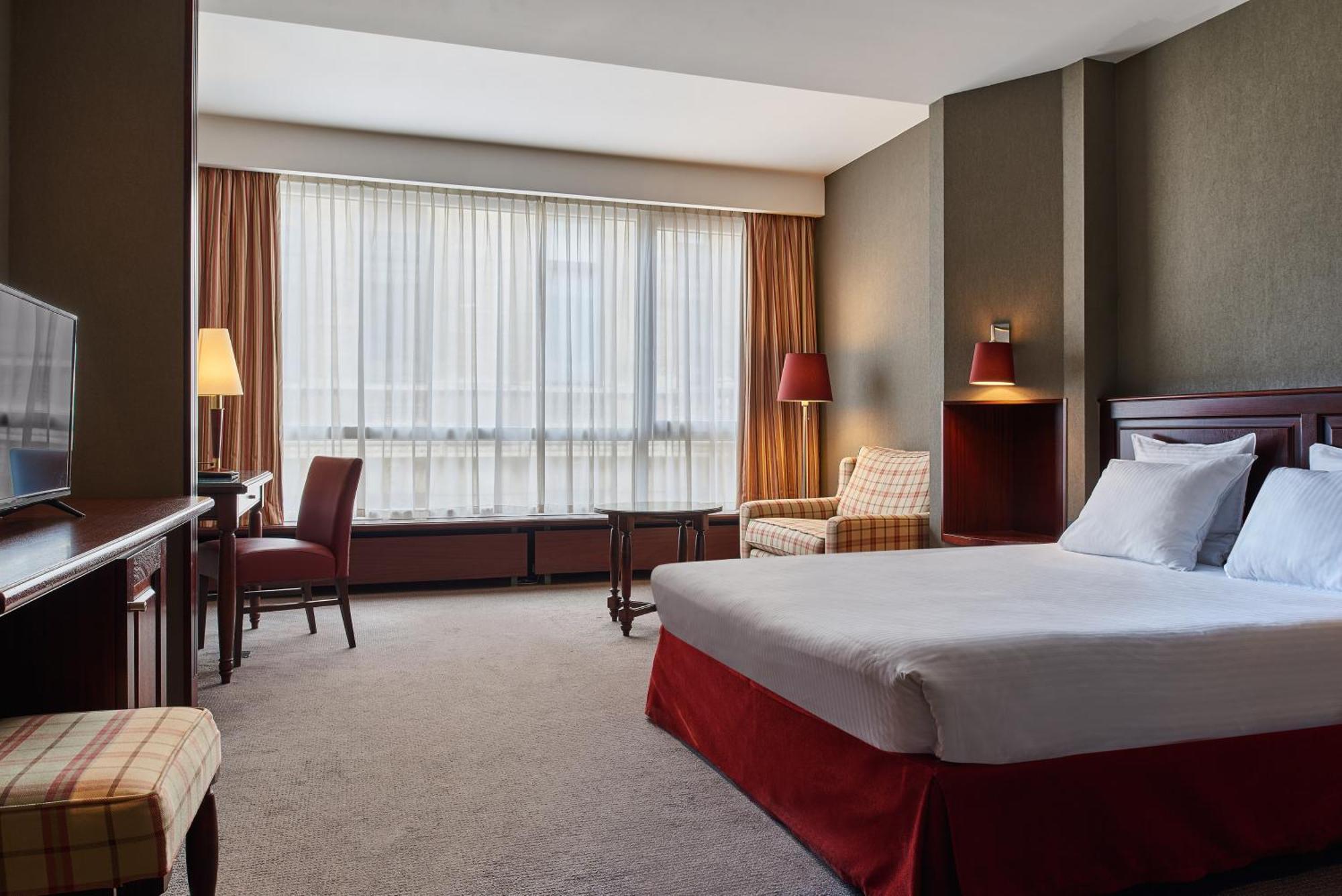 Hotel Theater 4*