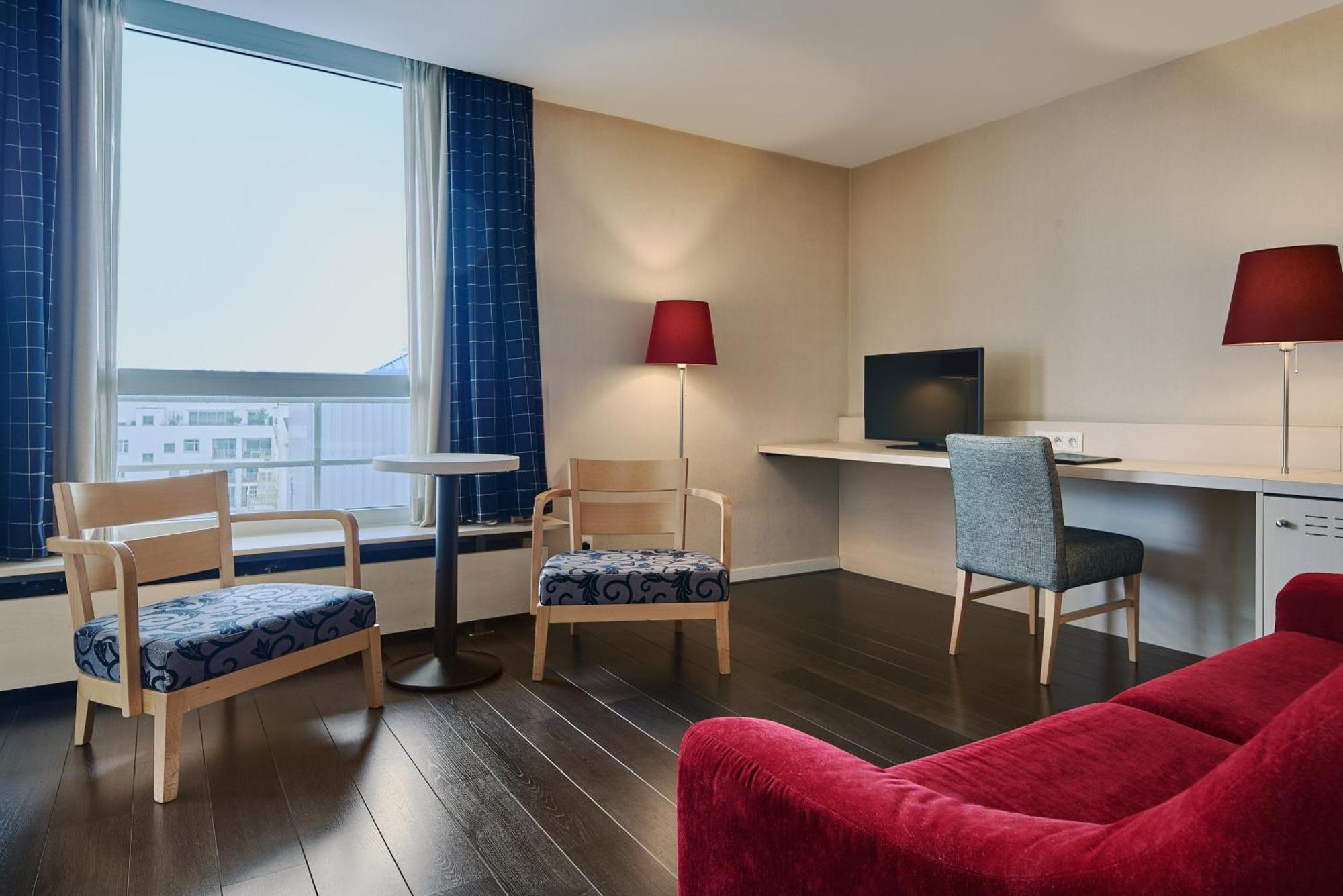 Hotel Theater