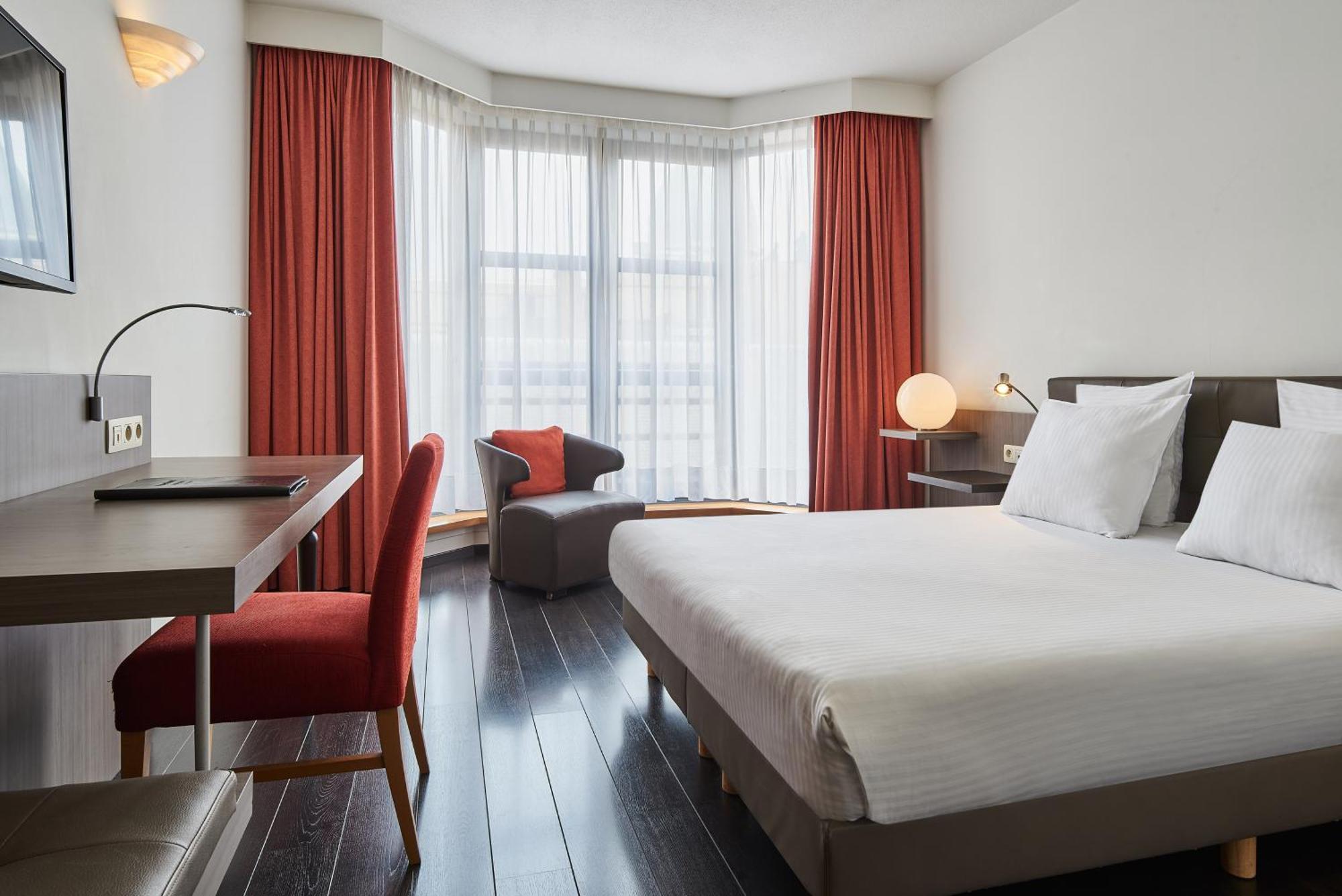 Hotel Theater 4*