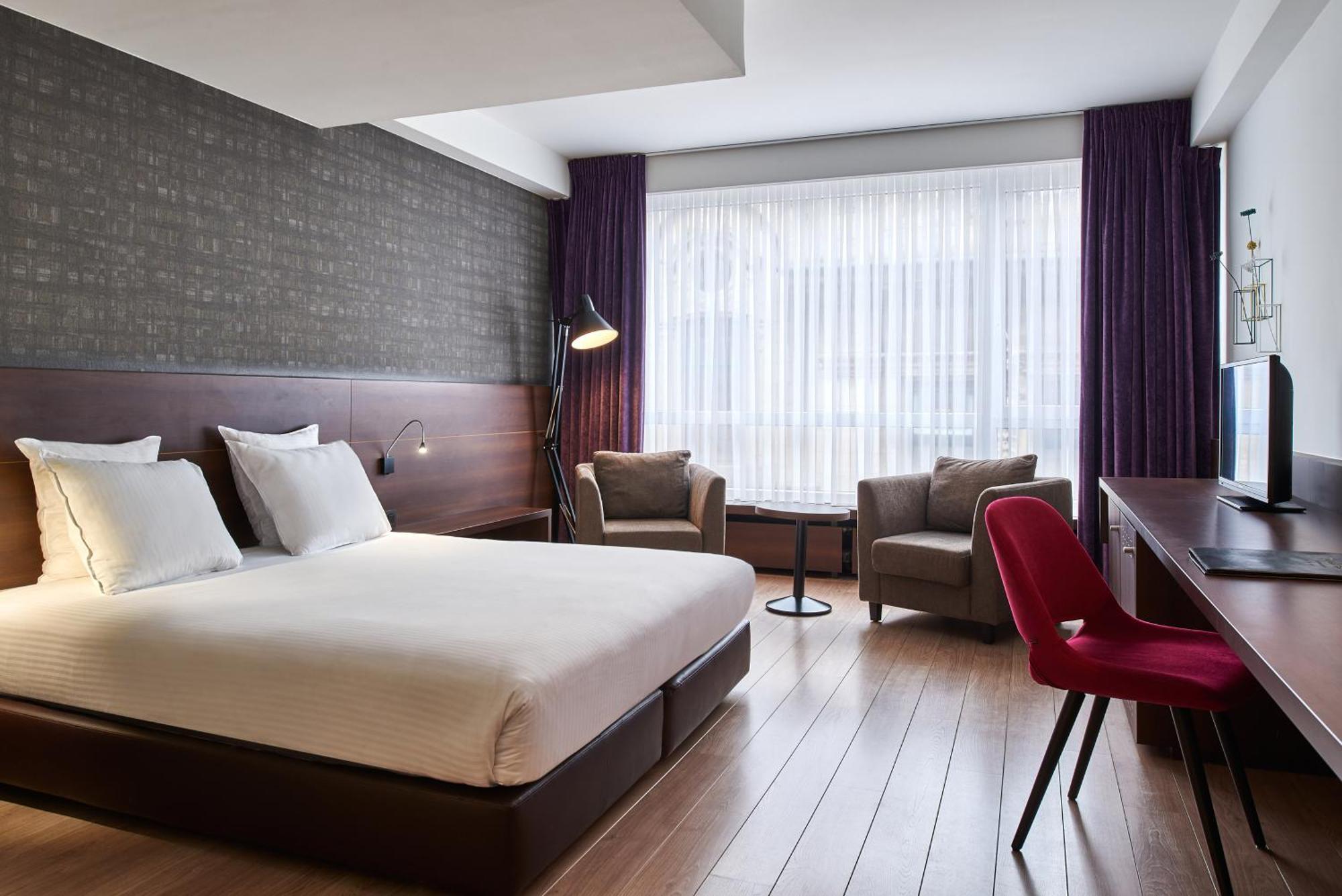 Hotel Theater 4*