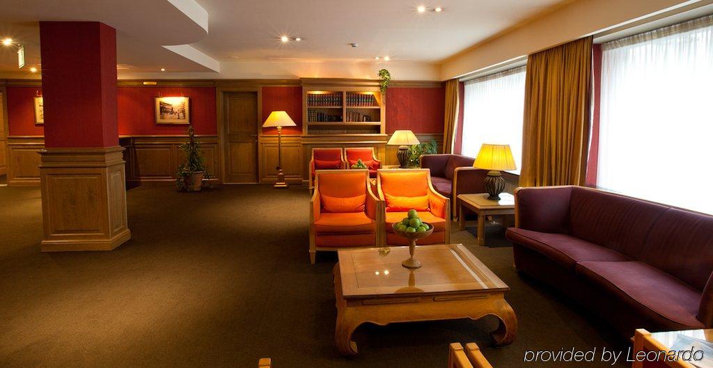 Theater 4*