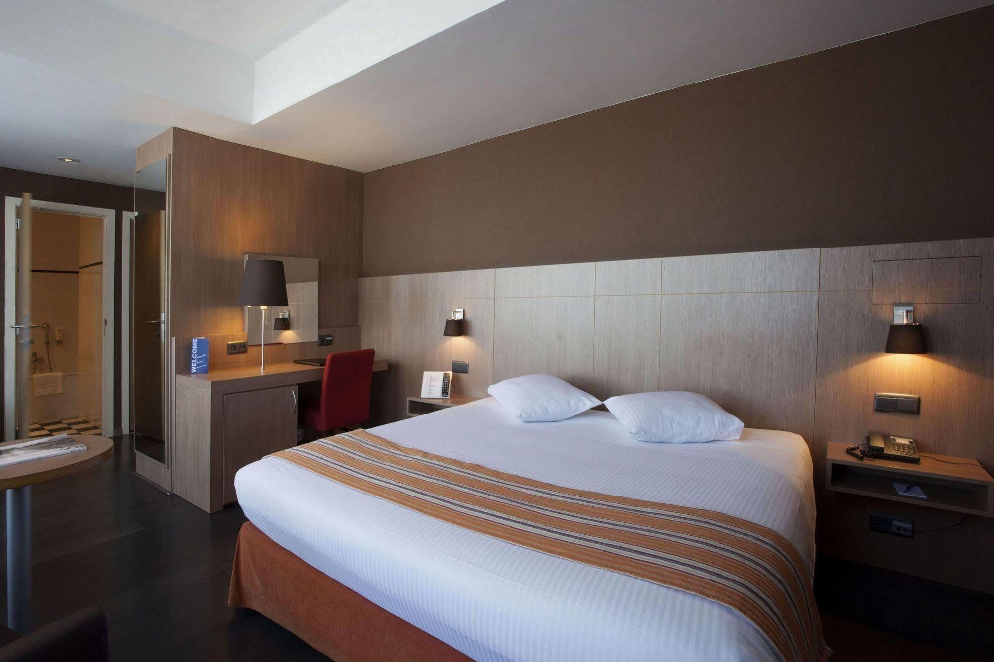 Hotel Theater 4*